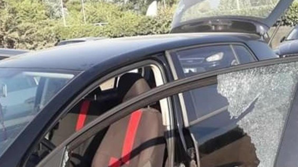 Furto nell’auto in sosta