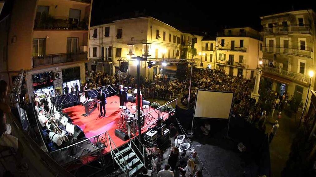 Premio Lunezia congelato ma parte un Master Class all’Hotel Demy di Aulla