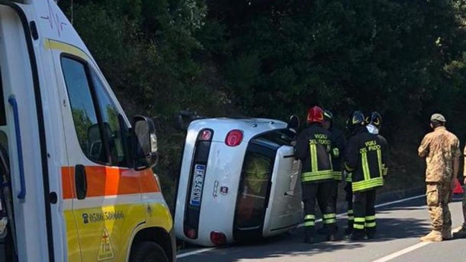 Si ribalta con l’auto:°illeso