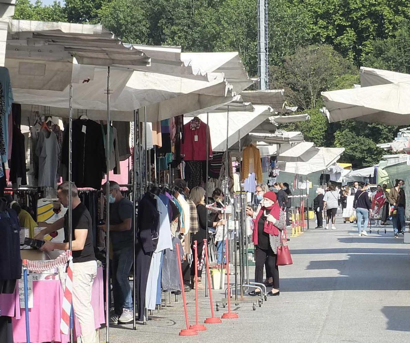 Mercati, duro scontro tra le associazioni di categoria 