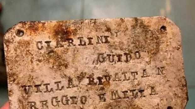 Reggio Emilia, dalla terra polacca spunta la targhetta di un rivaltese in guerra nel 1940