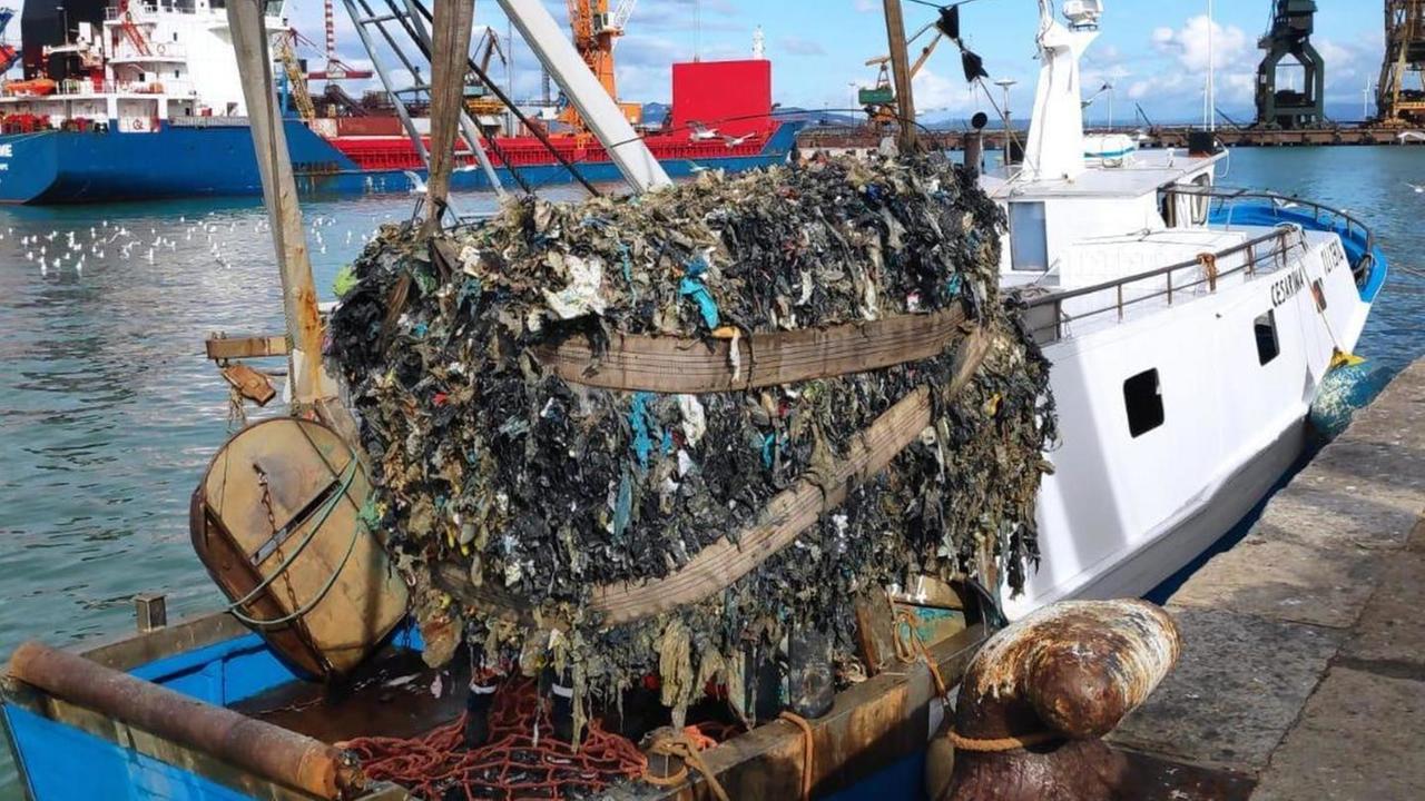 Ecoballe in mare, primo atto concreto ma è solo un passo verso la soluzione