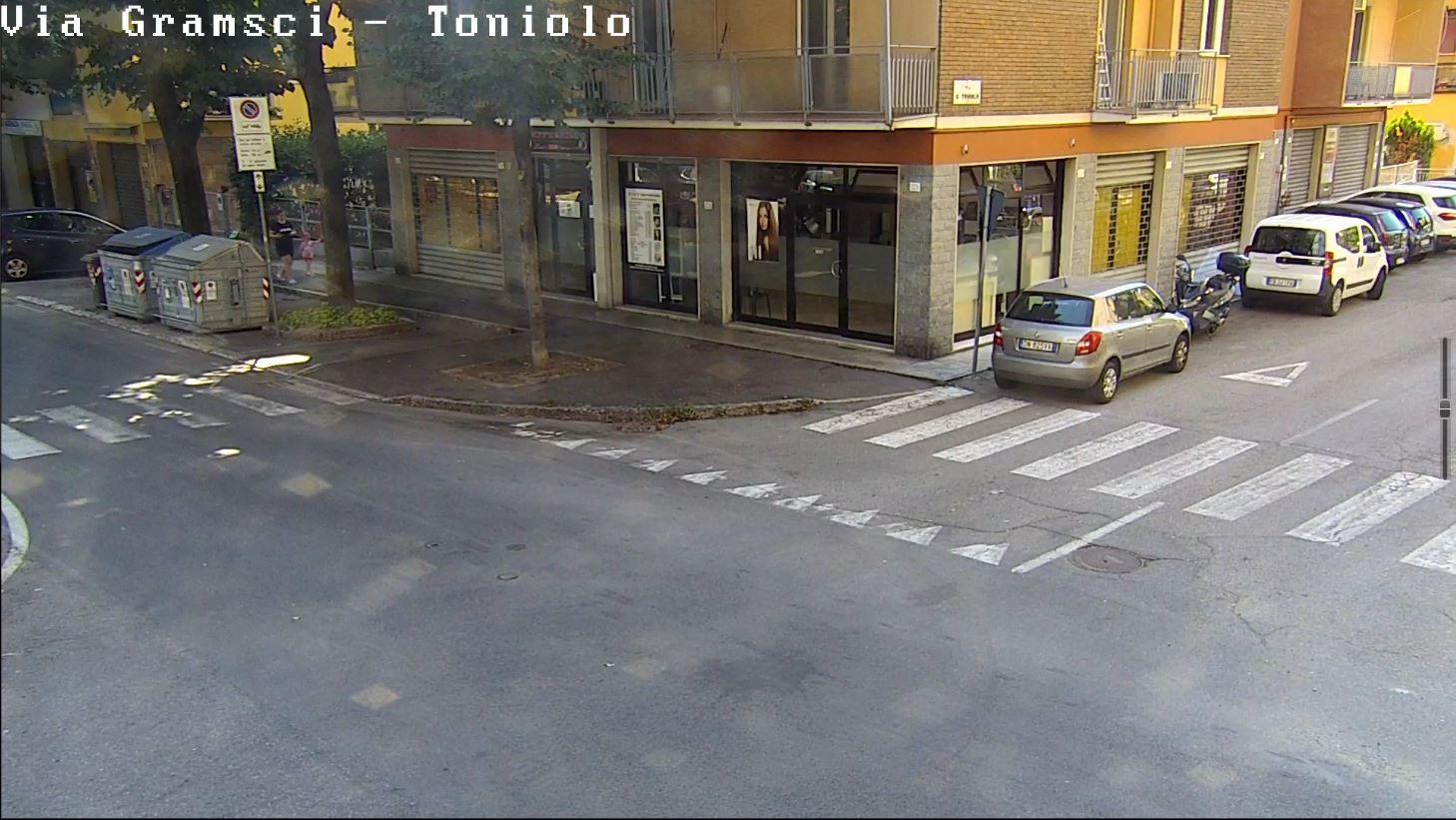Modena, accese due telecamere in viale Gramsci