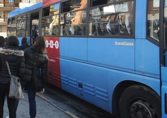 Misure anti Covid: al rientro studenti distanti fra i banchi ma vicini sui bus