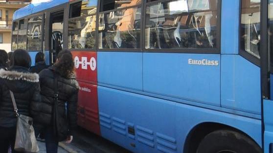 Misure anti Covid: al rientro studenti distanti fra i banchi ma vicini sui bus