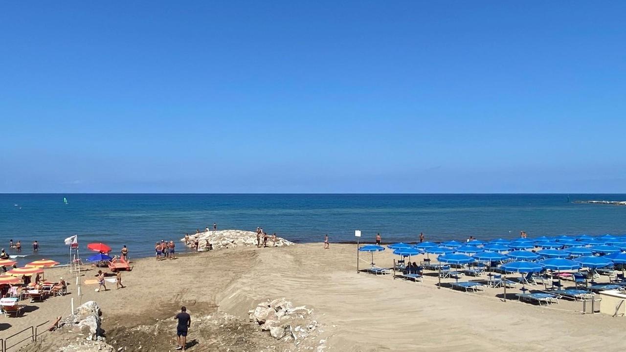 Erosione, chiuso il cantiere tra Delfino e Mediterraneo