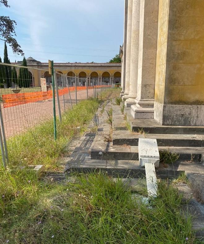 Lega: «Degrado al cimitero dei Lupi»