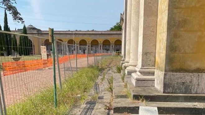 Lega: «Degrado al cimitero dei Lupi»