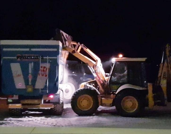 Ruspe in spiaggia in piena notte 