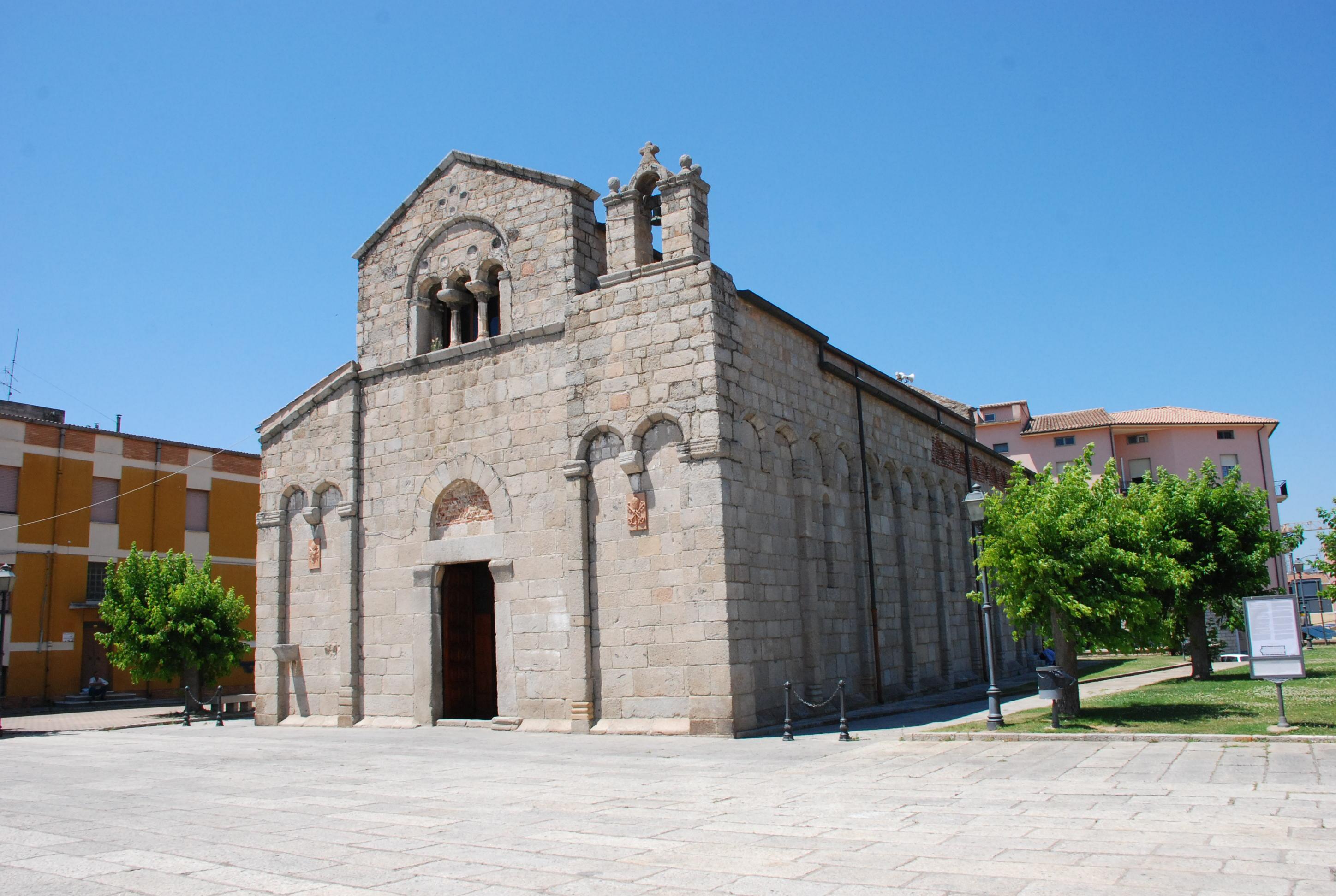 Olbia, le campane di San Simplicio suonano presto e forte: la polemica corre sul web 