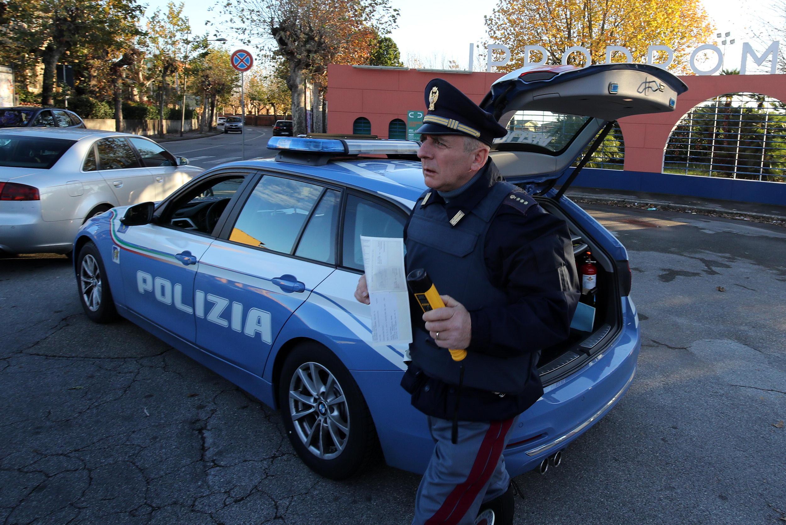 Controlli della polizia con l'etilometro