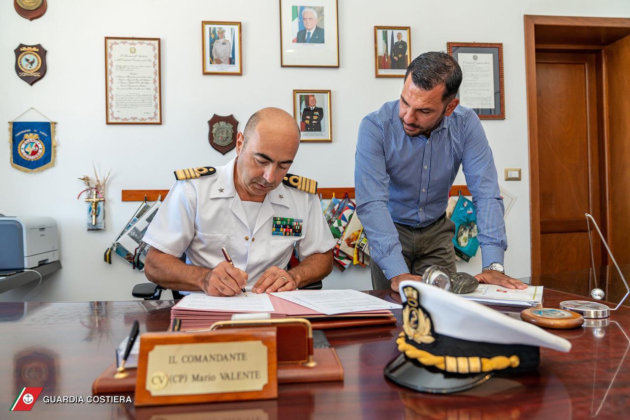 La firma dell'accordo per i controlli nell'Area marina protetta