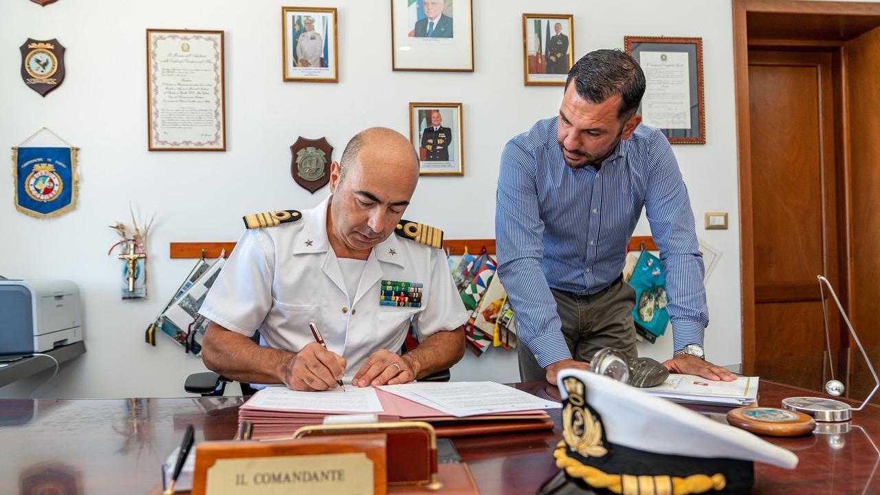La firma dell'accordo per i controlli nell'Area marina protetta