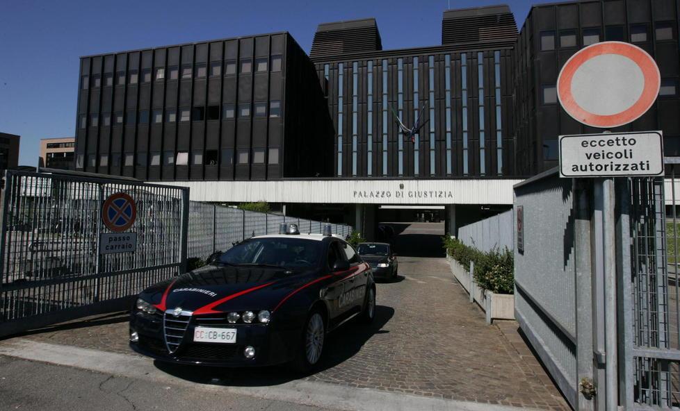 Sette anni di botte alla moglie arrestato il marito violento 