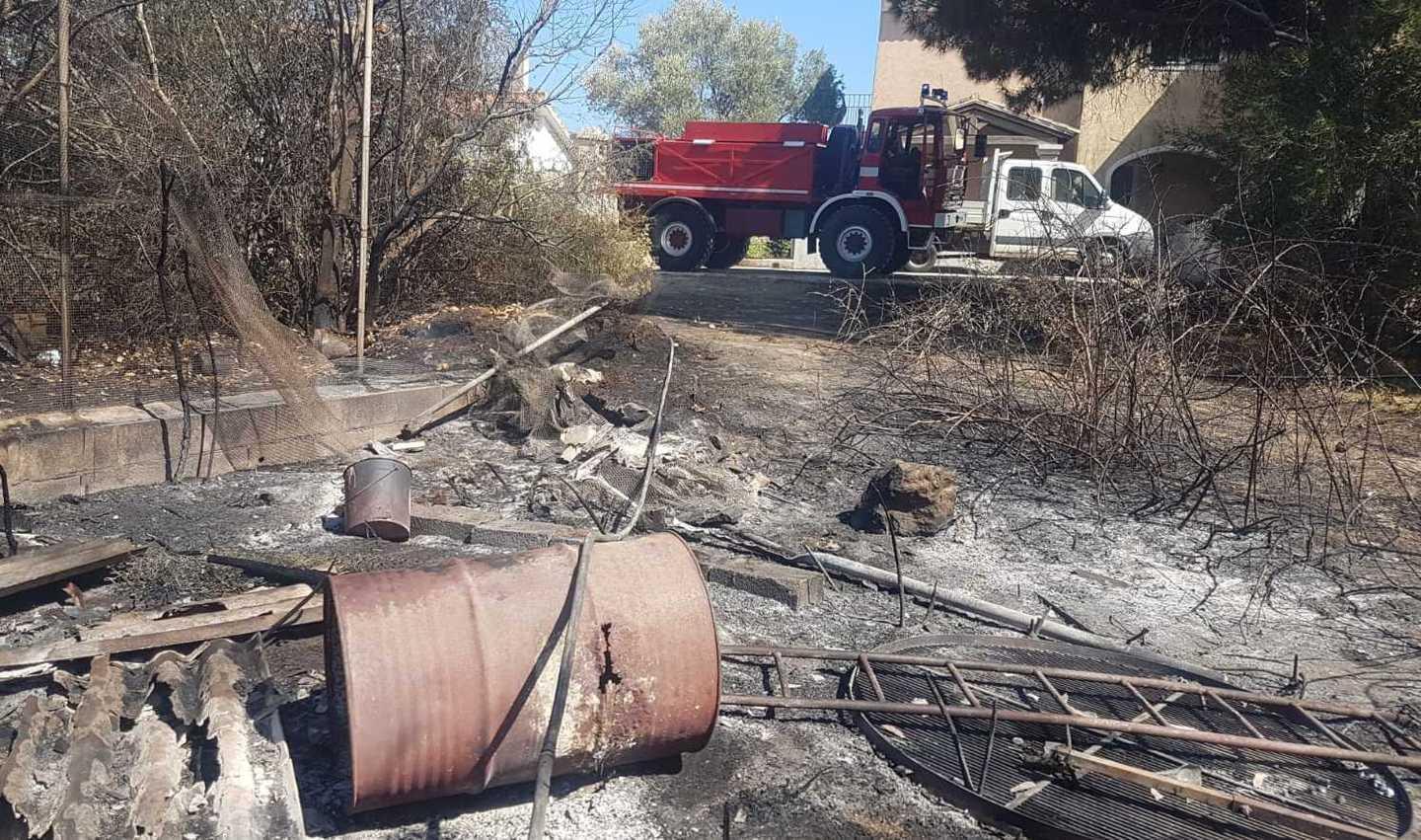 Incendio allo Squalo: a fuoco inerti abbandonati in un terreno 