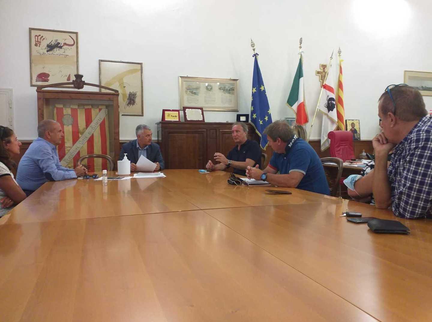 «Vicini ai lavoratori dell’Hotel Baia di Conte» 