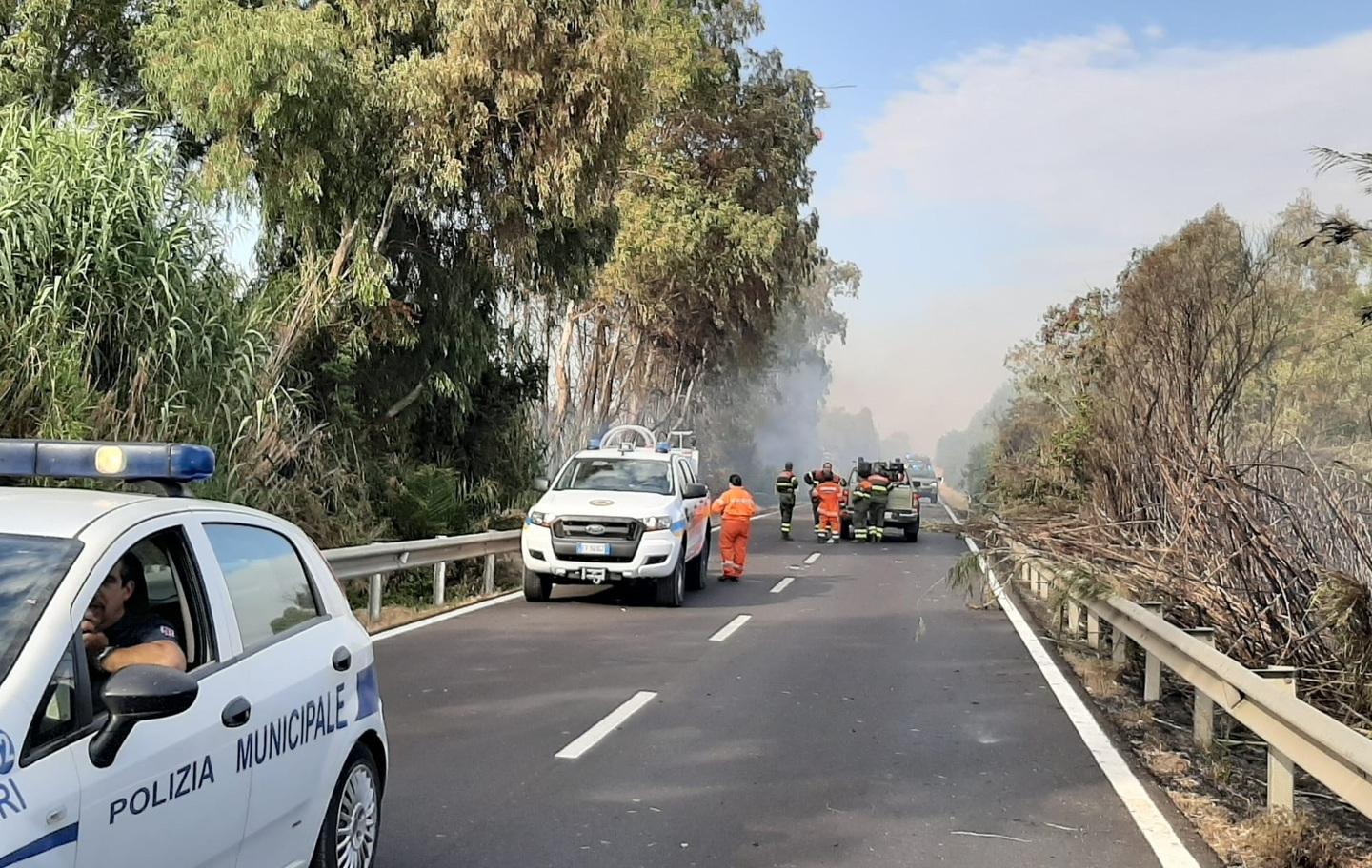  Sassari-Alghero bloccata per un rogo 
