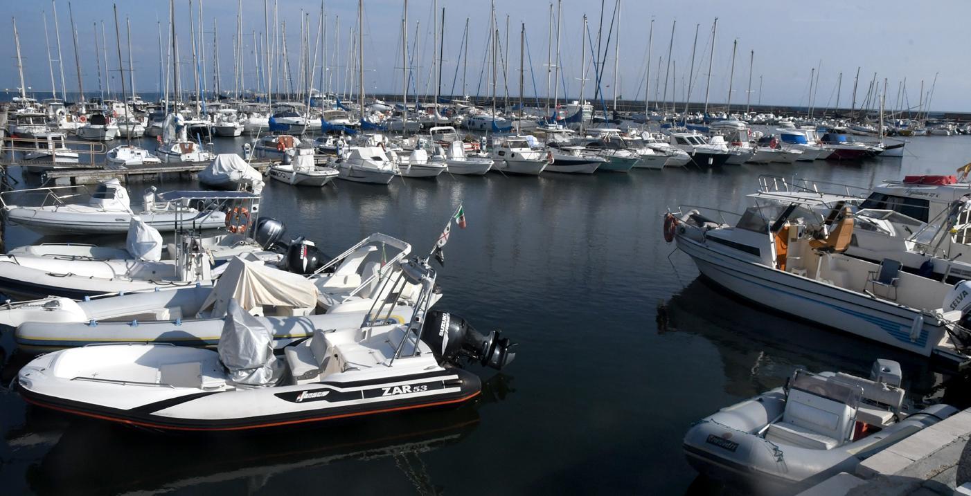 Porticciolo, lavori monchi e addio ai maxi yacht 