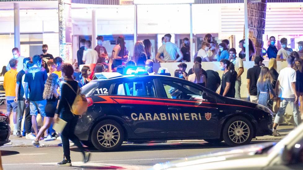 Lidi, alcolici dati a minorenni: stangata a due locali