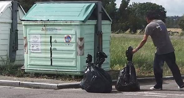 Guerra ai furbetti della spazzatura: chi non paga la Tari a Peccioli non può più conferire rifiuti 