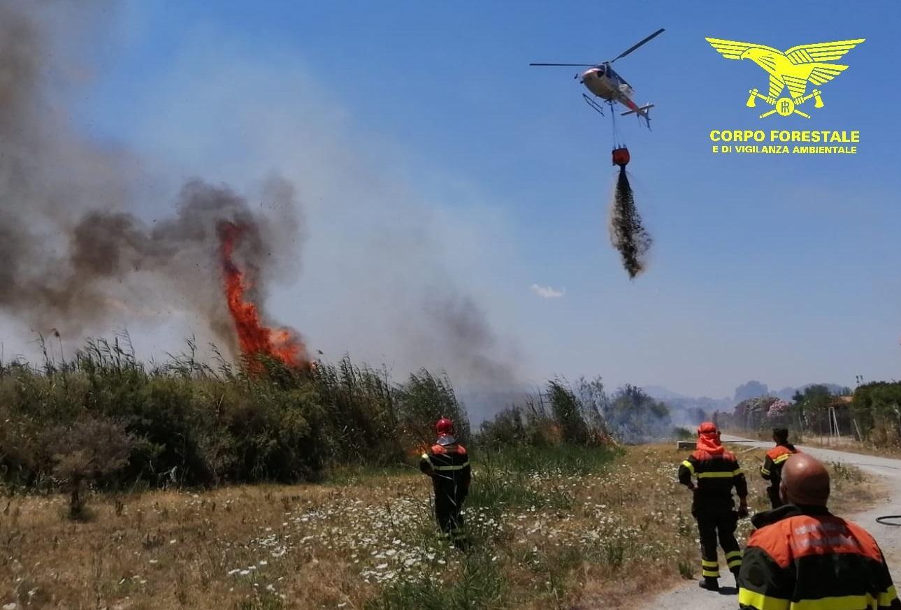 Tre grossi incendi a Perfugas, Nuoro e Carbonia 