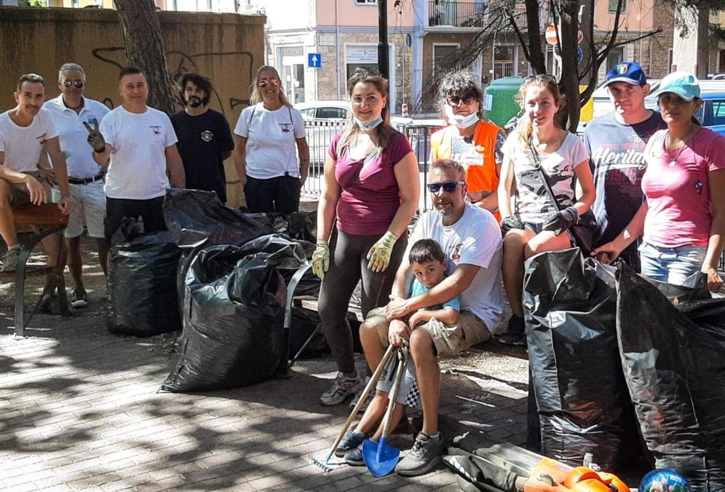 Rastrelli ed entusiasmo Piazza Costituzione pulita ed accogliente