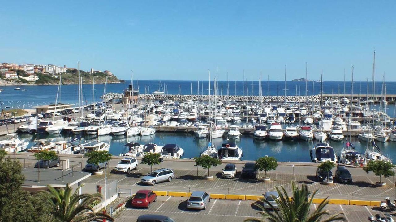 Marina di Salivoli: porto da tutto esaurito Bene i negozi sul molo