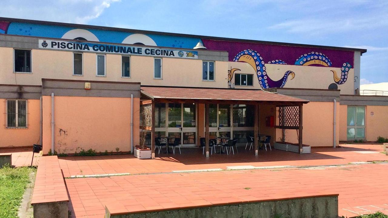 «A settembre riapriamo la piscina» La promessa e la polemica a 5 Stelle