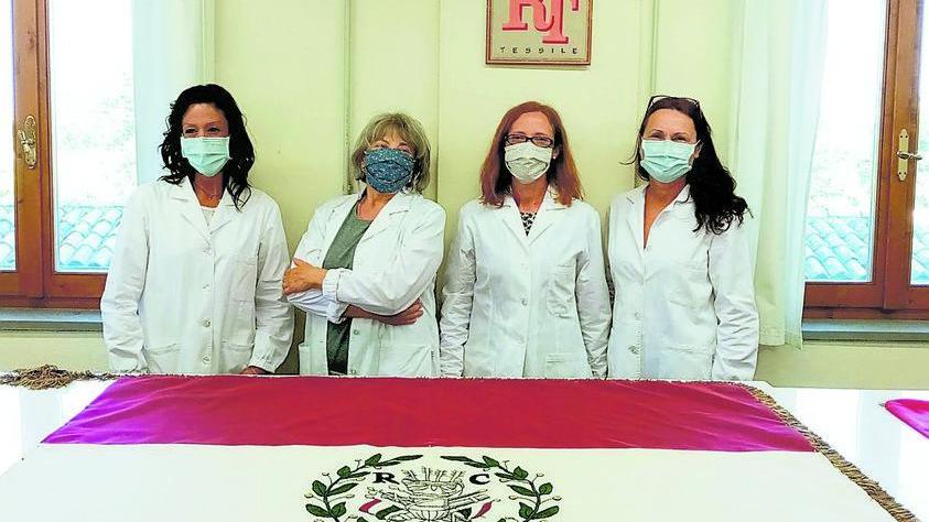 «Il nostro Tricolore fatto a mano per rendere omaggio alla sanità»