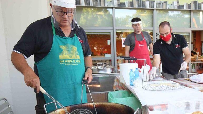 Il Coronavirus non ferma la Pastasciutta antifascista In 500 a tavola a Casa Cervi