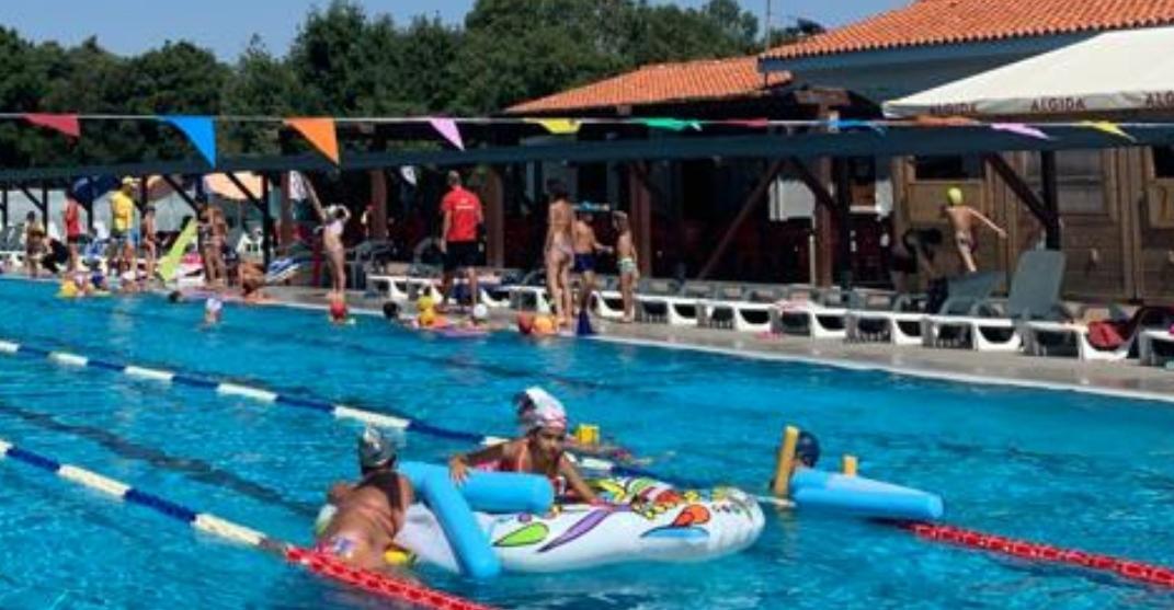 Tutti in piscina, a quota 800 metri 