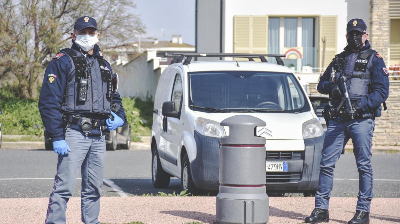 Livorno: assalto con armi a un furgone portavalori, 100mila euro di bottino