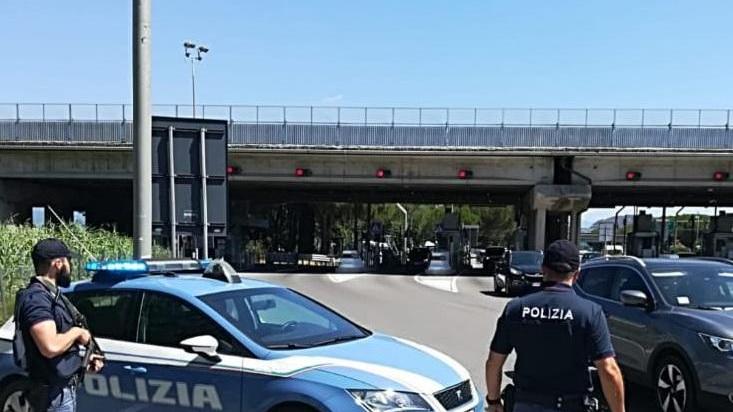 Sequestrata dal compagno dopo anni di botte, salvata dall'intuizione della poliziotta