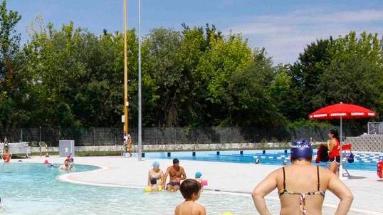 La nuova piscina ha riaperto Parco Bacchelli si riempie