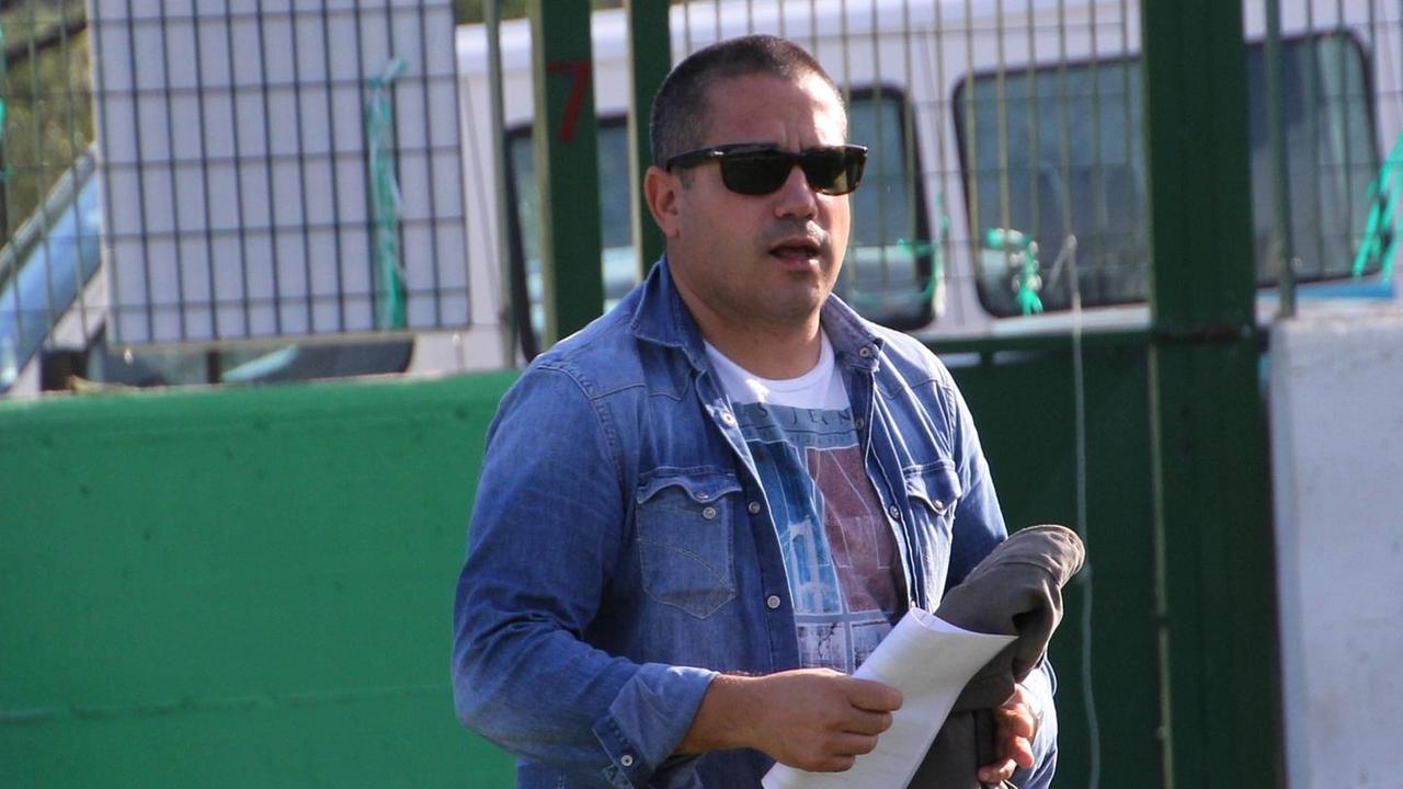 Fuggi fuggi dei calciatori, Castiadas nei guai