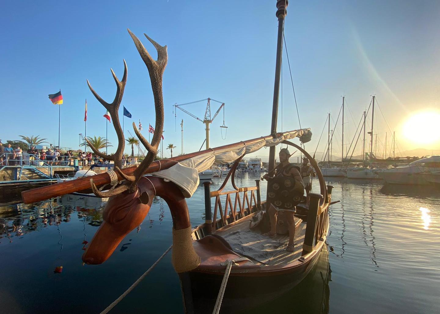 La barca nuragica ha solcato il mare 