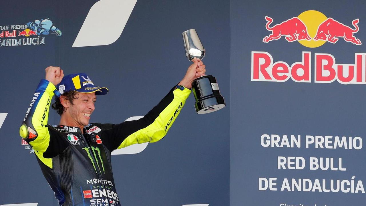 Rossi torna sul podio e striglia la Yamaha