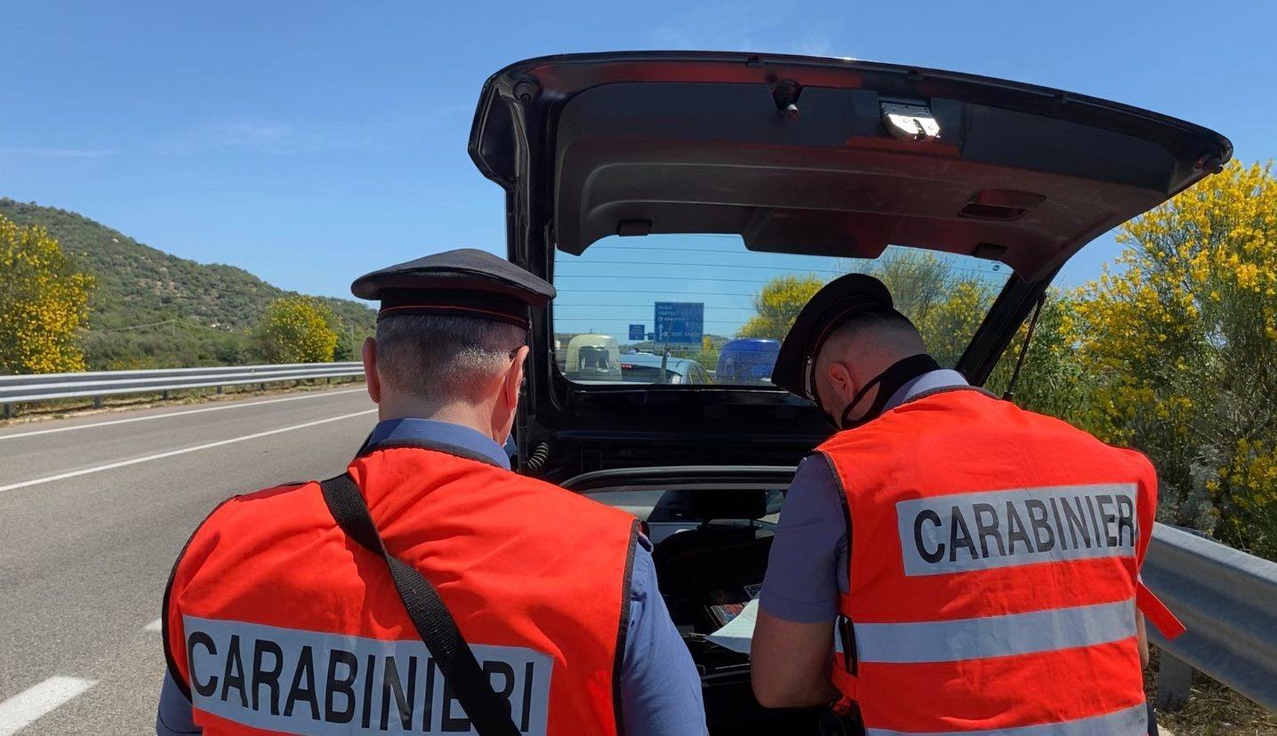 Tortolì, in casa un market della droga: arrestato