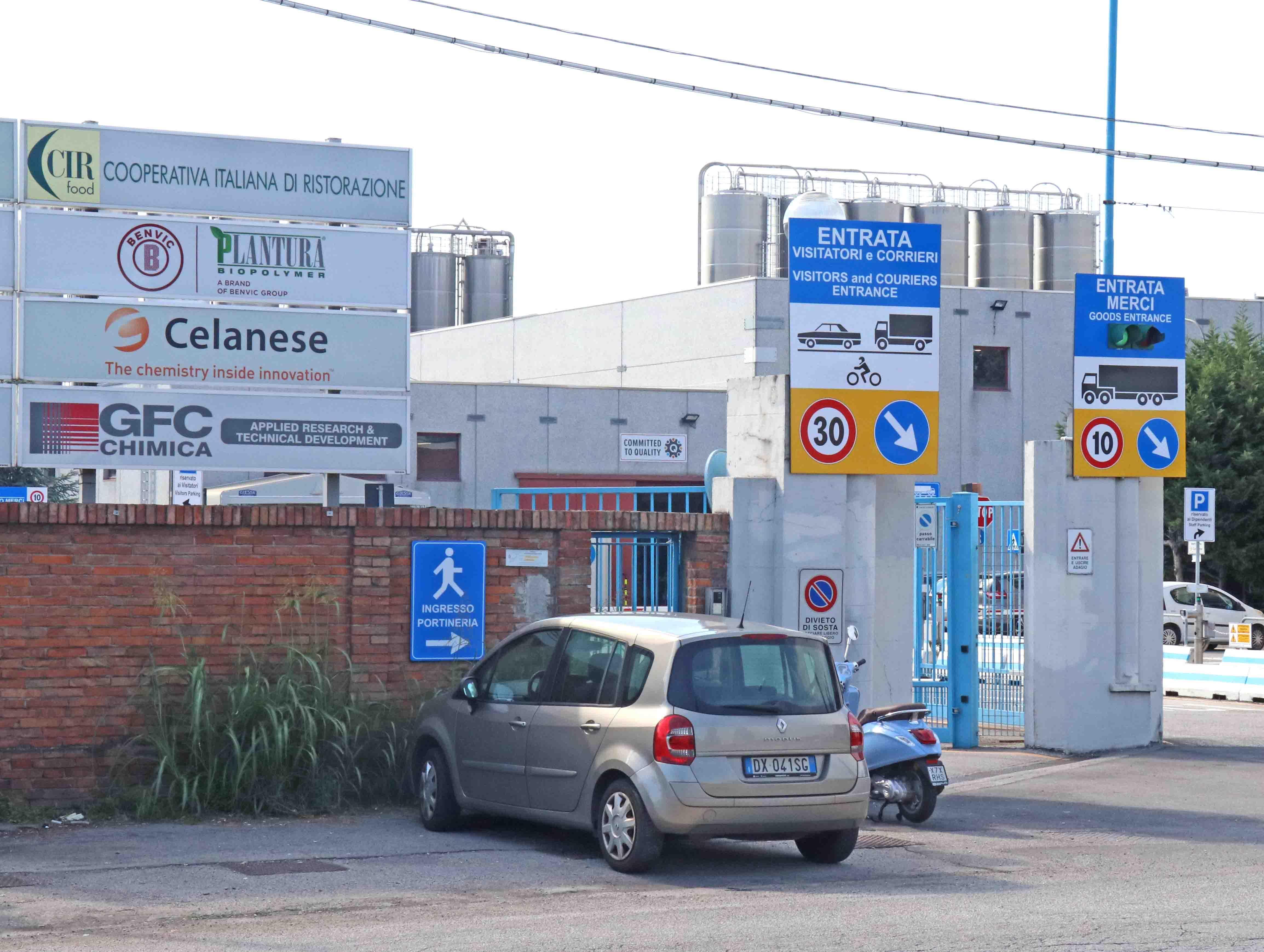 Ferrara, Celanese annuncia la chiusura del sito di via Marconi