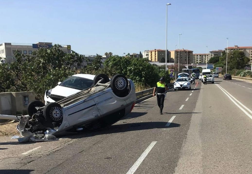 L'incidente in viale Monastir (foto Mario Rosas)