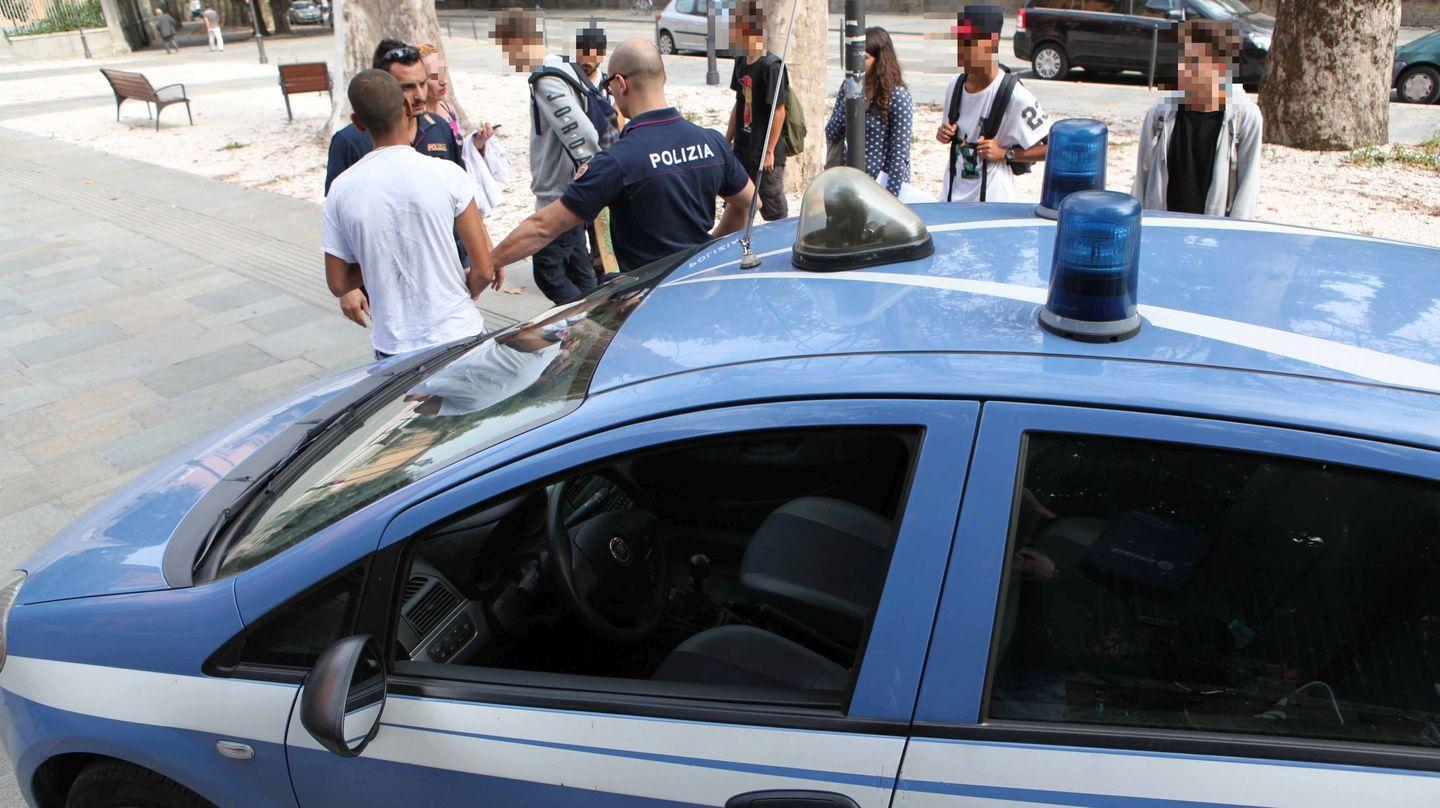 Reggio Emilia, in centro storico 16enne aggredito da due giovanissimi e rapinato del cellulare 