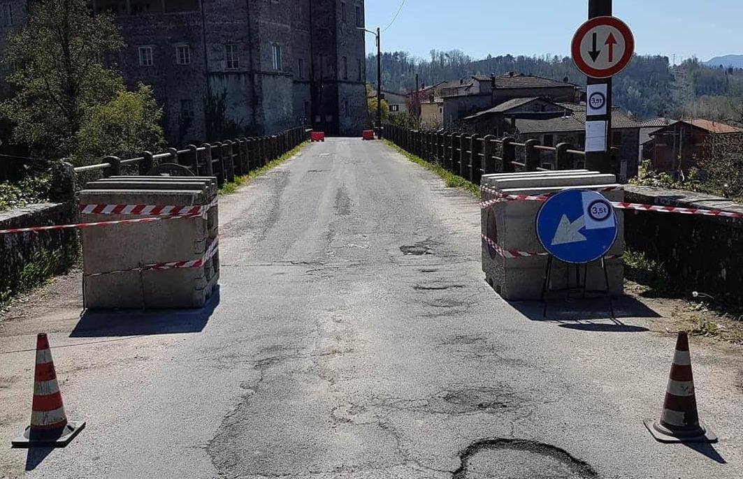 Pontebosio, chiuso il ponte Il sindaco: «Lasciato solo» 