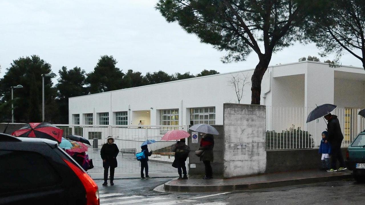Al circolo Guerrazzi di Cecina sospesa la scuola senza zaino e ordinati 200 nuovi banchi