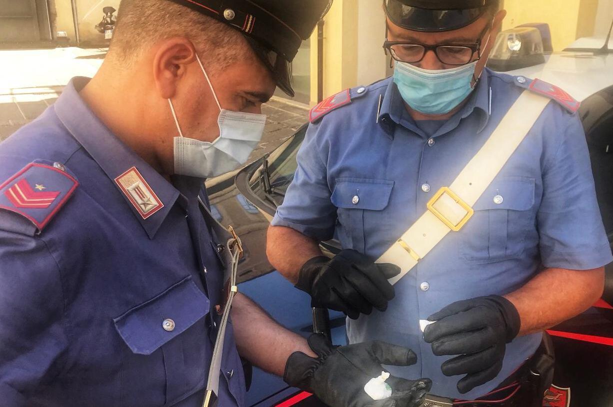 Disoccupata e con il reddito di cittadinanza spacciava cocaina: arrestata trentaseienne 