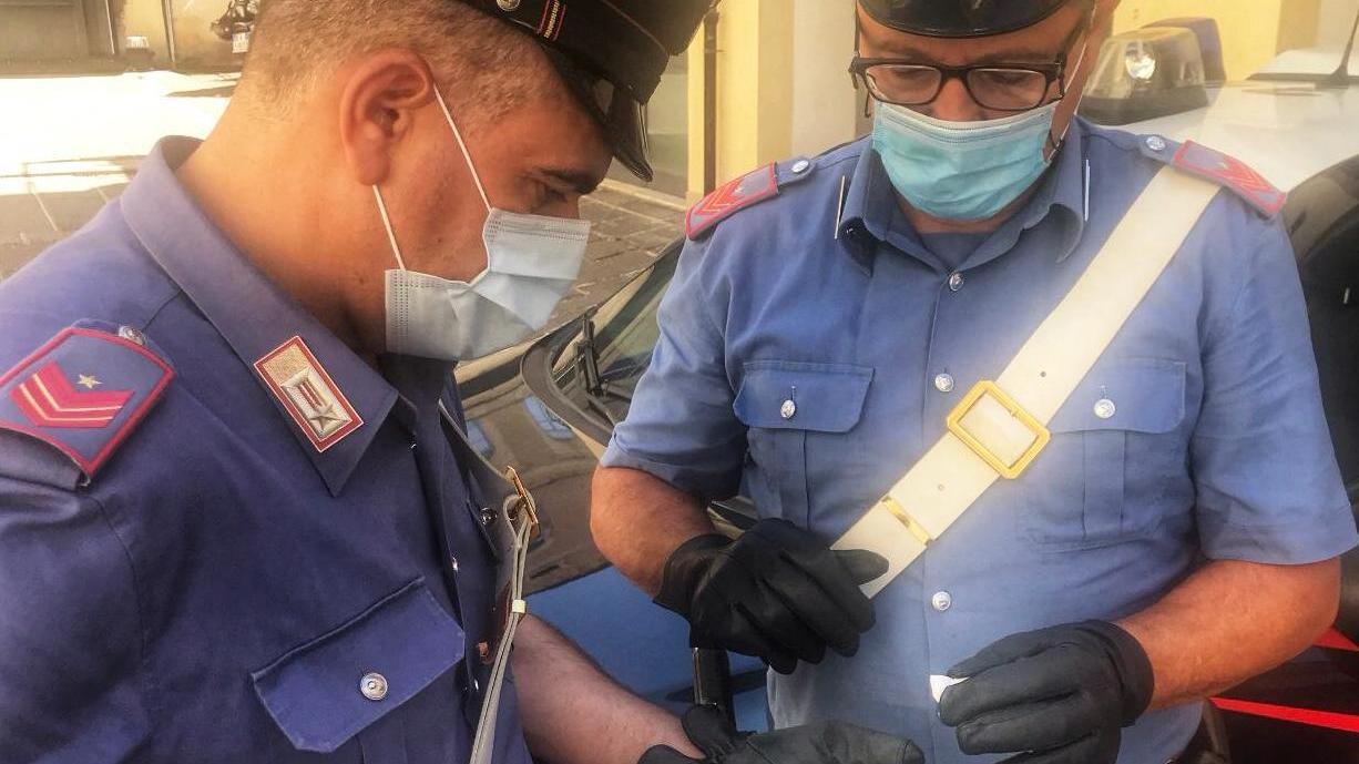 Disoccupata e con il reddito di cittadinanza spacciava cocaina: arrestata trentaseienne
