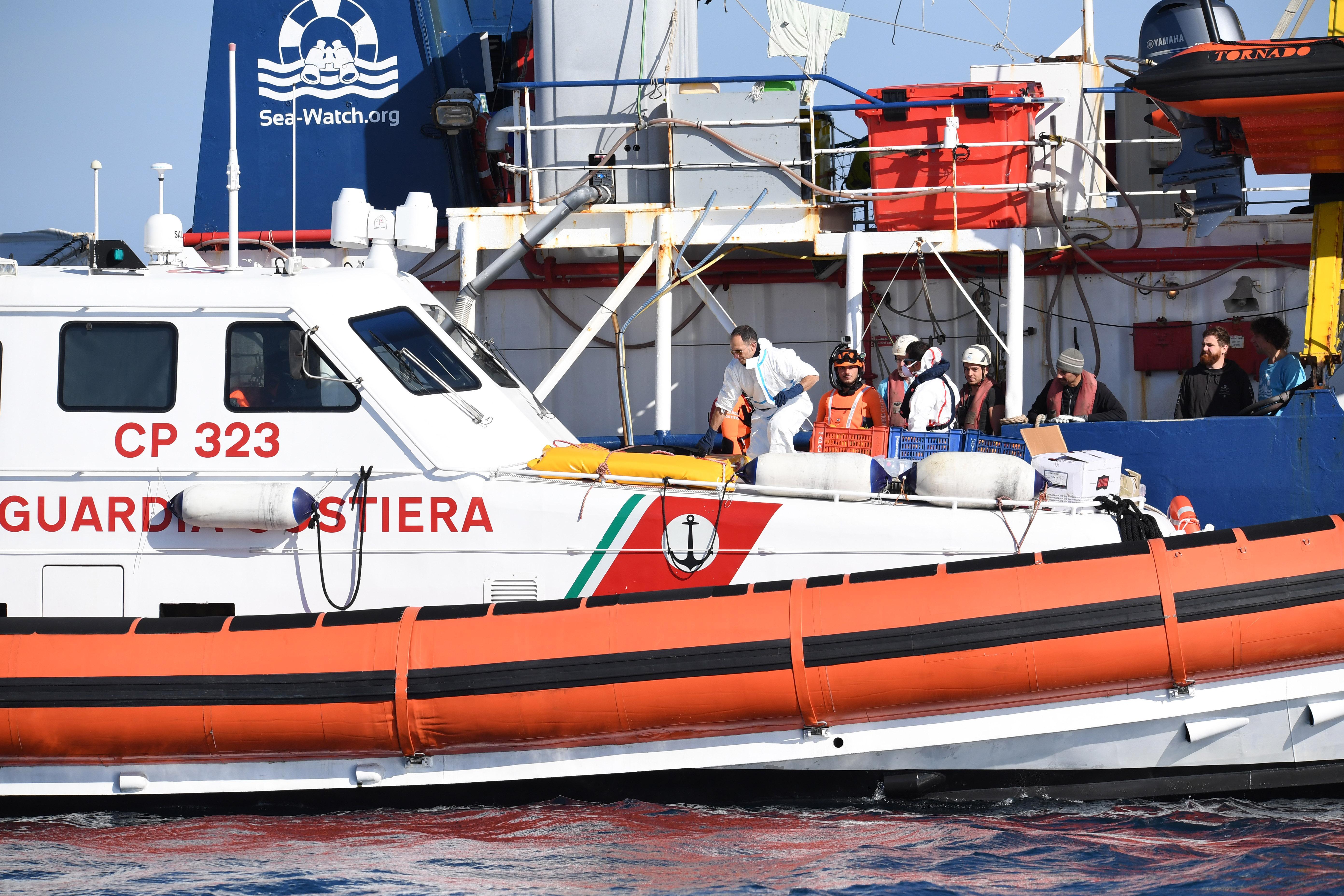 Guardia costiera impegnata nei controlli nei mari della Toscana (Foto d'archivio)