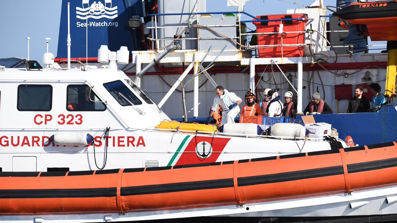 Guardia costiera impegnata nei controlli nei mari della Toscana (Foto d'archivio)