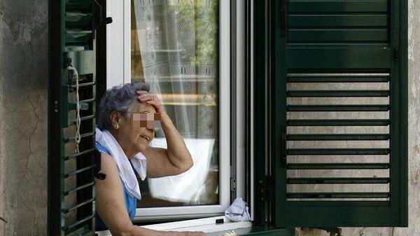 Coppia di anziani derubata dal falso amico del figlio