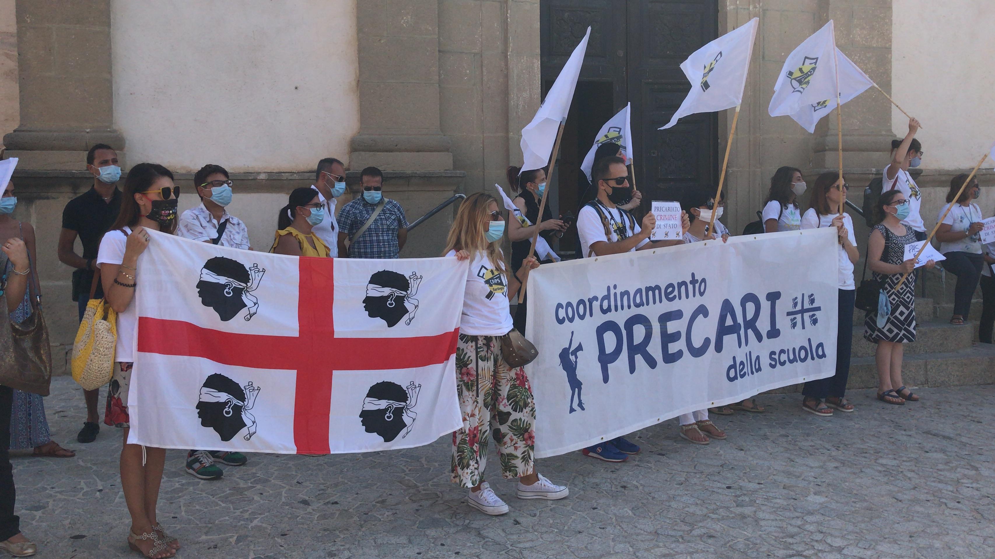 La protesta dei precari in occasione della visita della viceministra Anna Ascani (foto Mario Rosas)