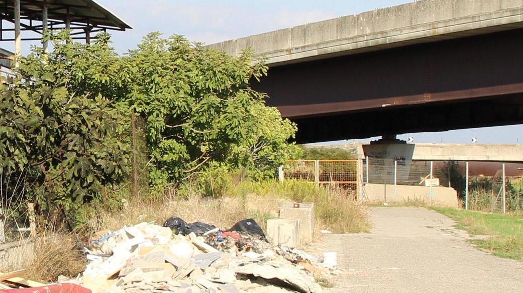 Rifiuti abbandonati, a Collesalvetti scattano le multe degli ispettori Rea
